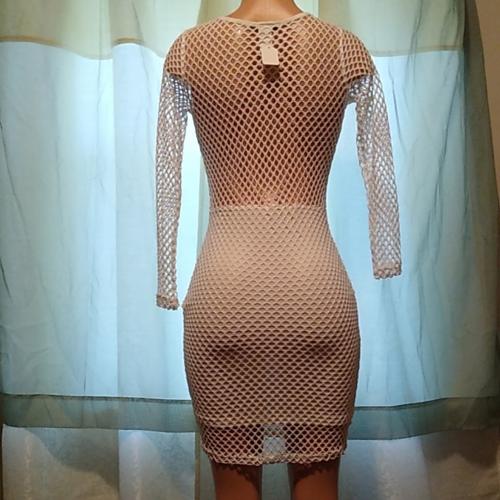 Dresses - Picture 2 of 3